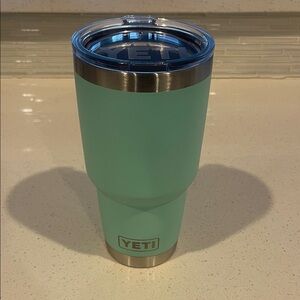 Yeti Rambler Tumbler in Mint Green with Clear Lid